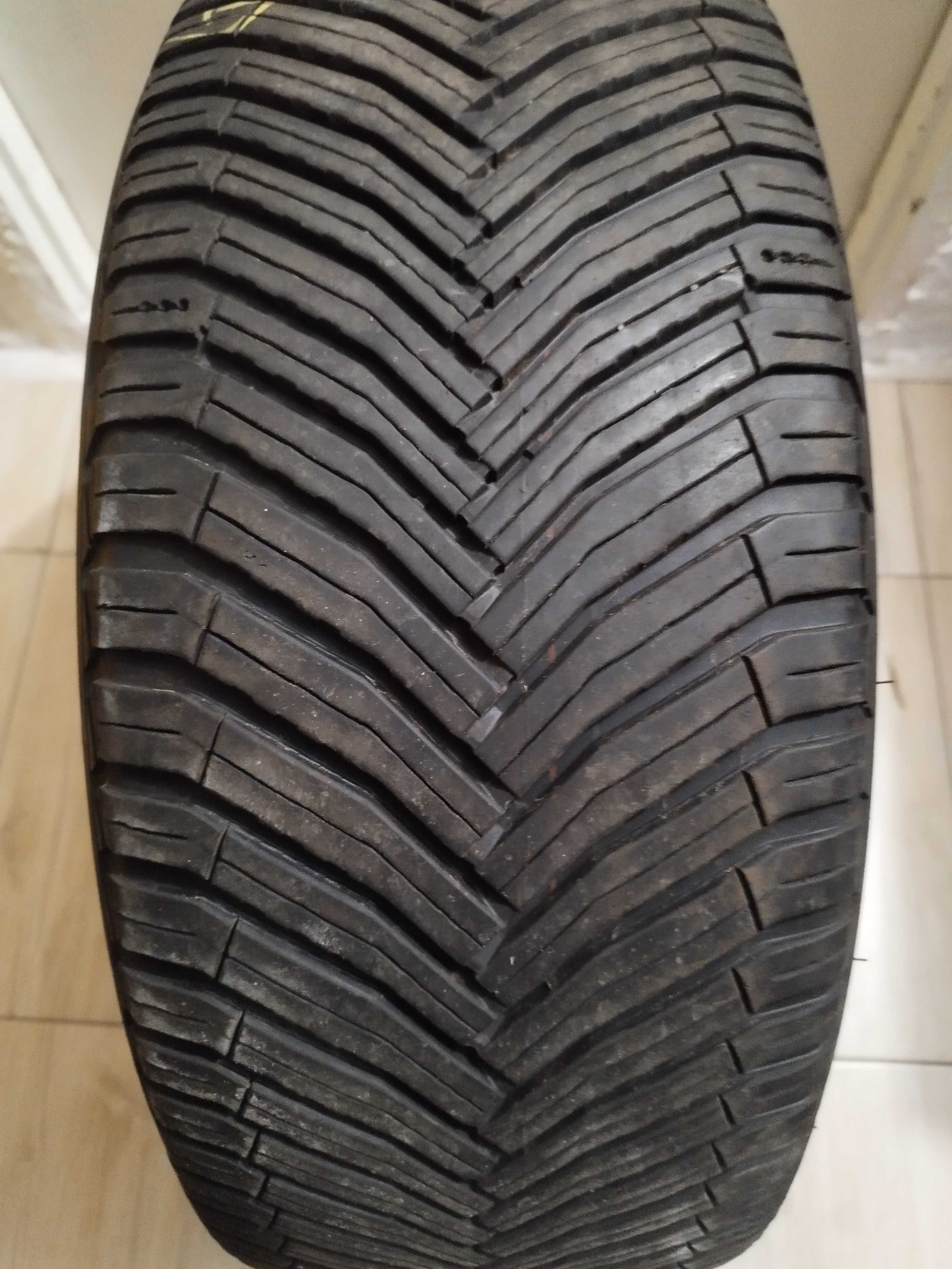 Michelin Cross Climate 2 245/45 19