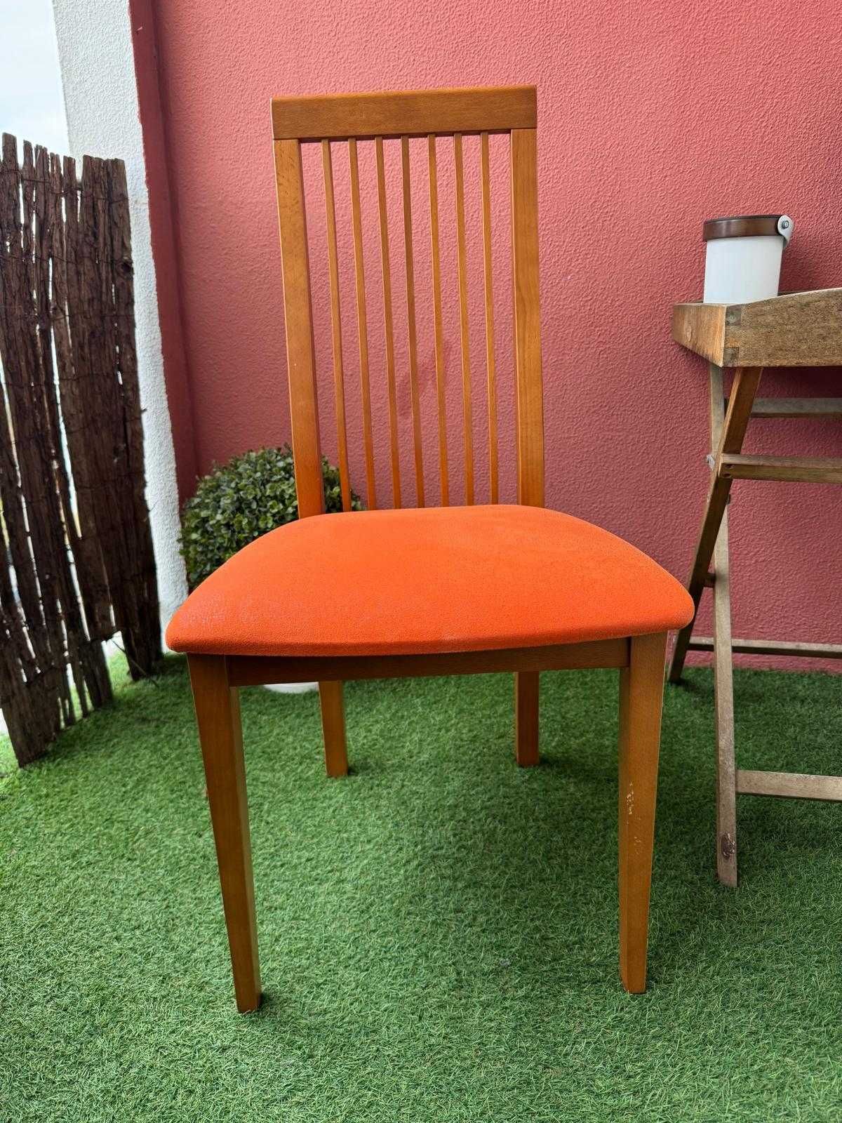 Vendo 4 Cadeiras - Madeira - Laranja