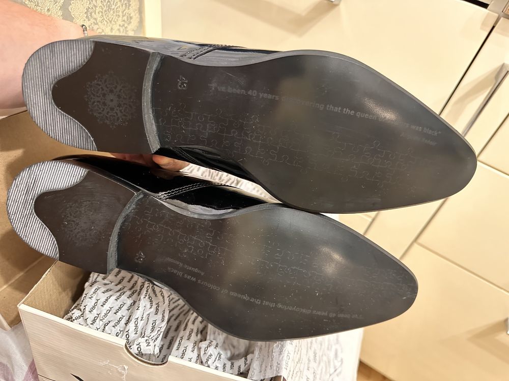 Продам нові шкіряні лакові туфлі Black Label, 43 розм, чорний колір