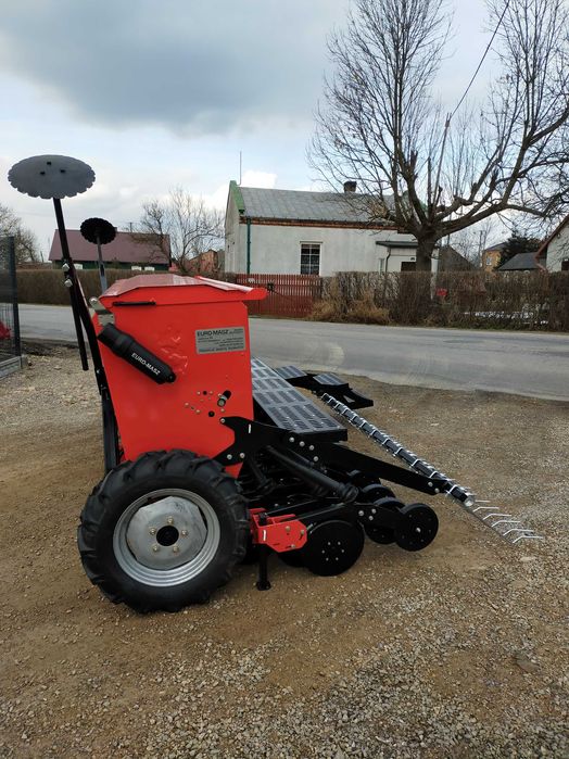 SIEWNIK zbożowy *stopkowy *talerzowy/ znaczniki hydr/ pomost/euro-masz