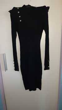 Czarna długa sukienka modne guziki
