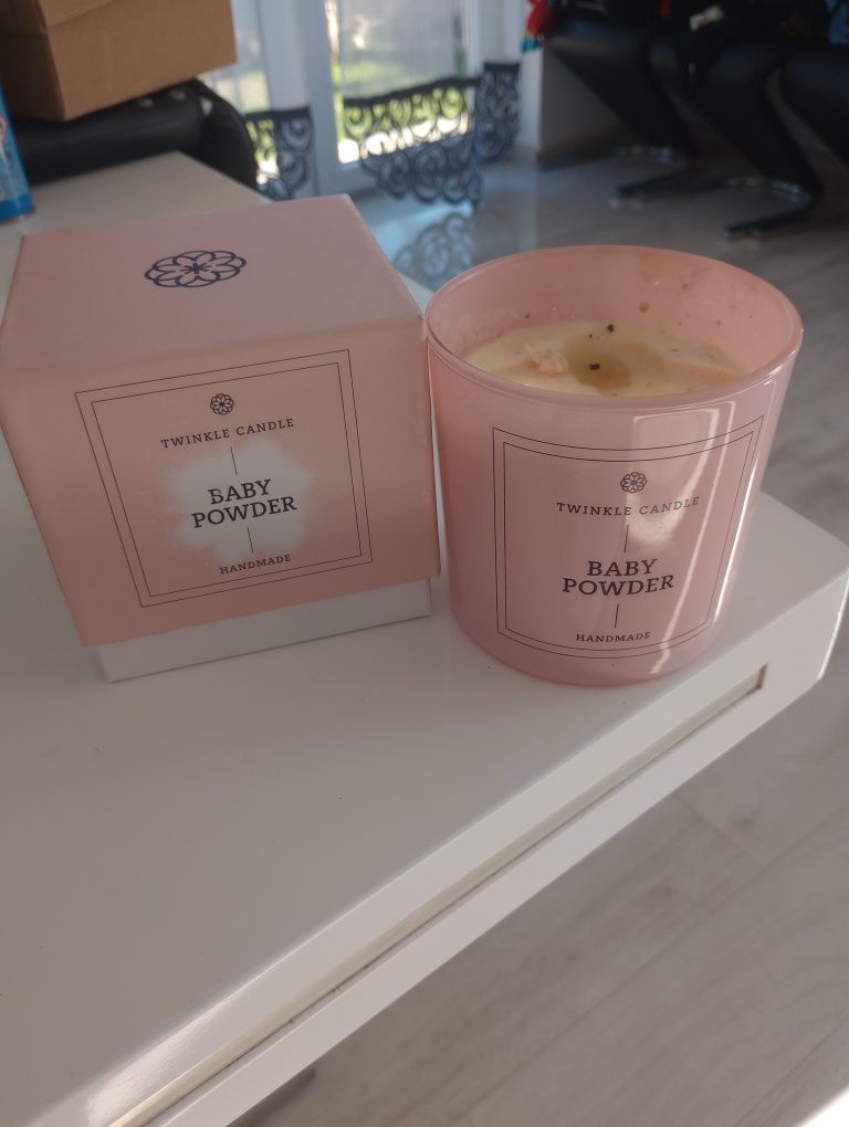 Świeca zapachowa twinkle candle duża  3 knoty baby powder