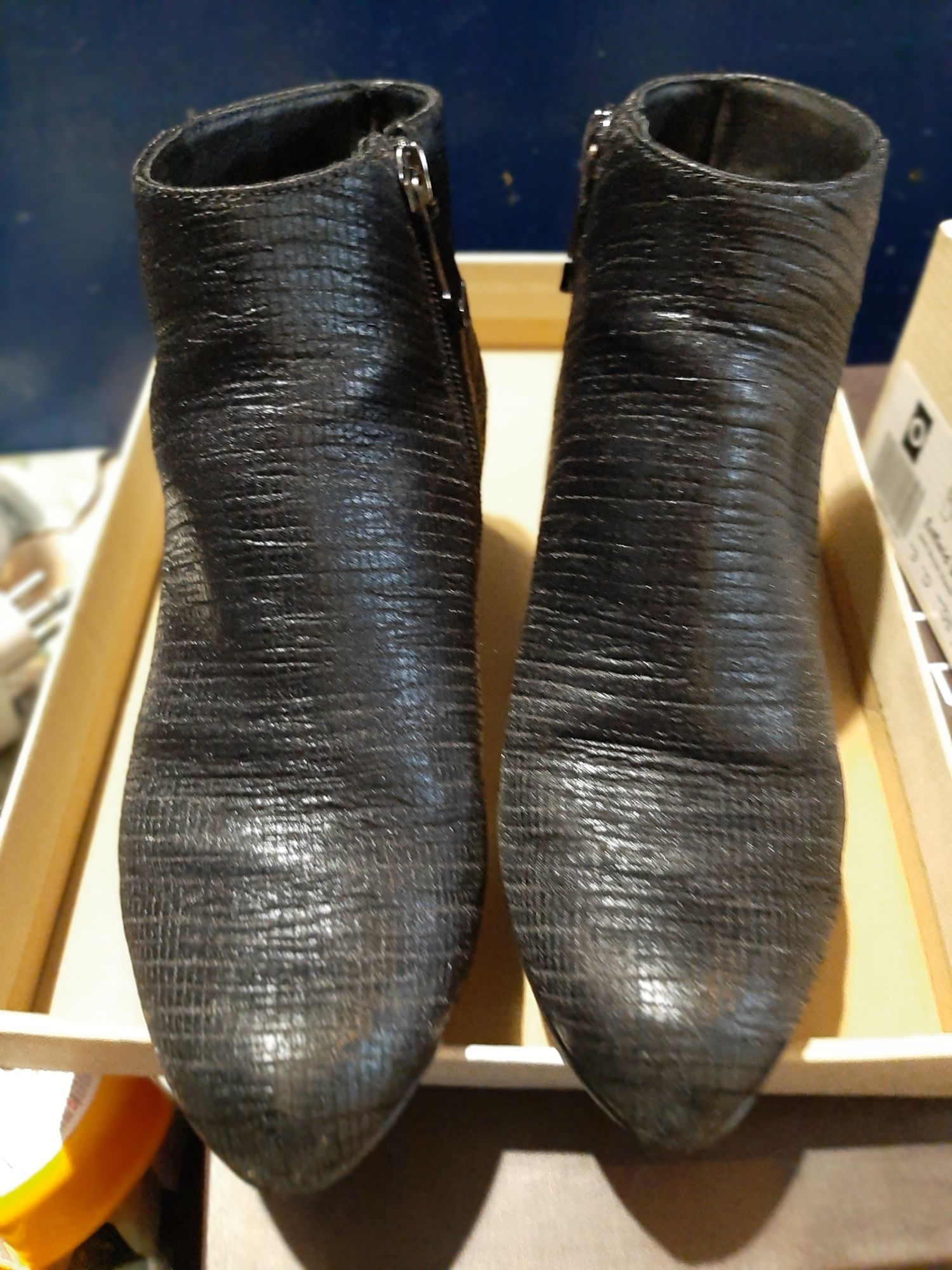 Взуття жіноче Clarks

Туфлі (116)Шльопанці і