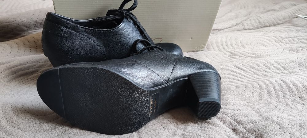 Półbuty damskie Bata