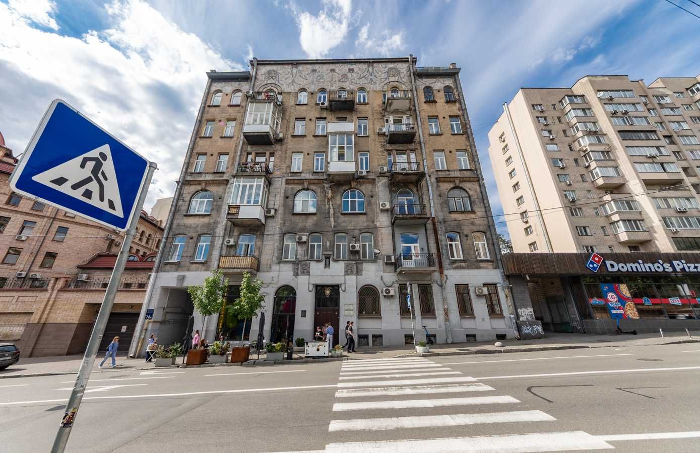 3 к.кв.. Вул. О. Гончара 74а. М.Університет, м.Золоті Ворота
