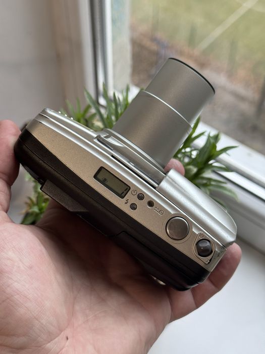 Пленочный фотоаппарат Olympus Superzoom105G