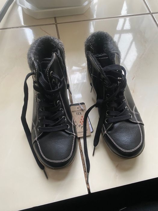 Продам кросівки.