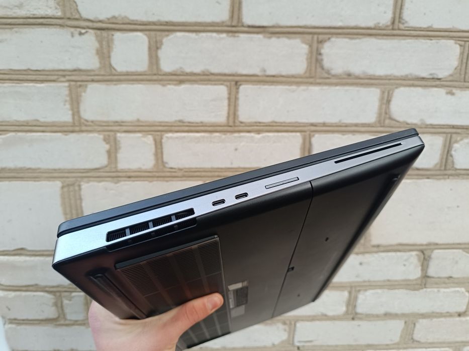 17.3", 16ГБ відеокарта, Ігровий Ноутбук DELL (i7 8850H/p5200 16gb)