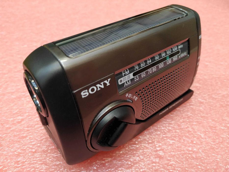 radio SONY ICF-B99 na korbkę z ogniwem słonecznym