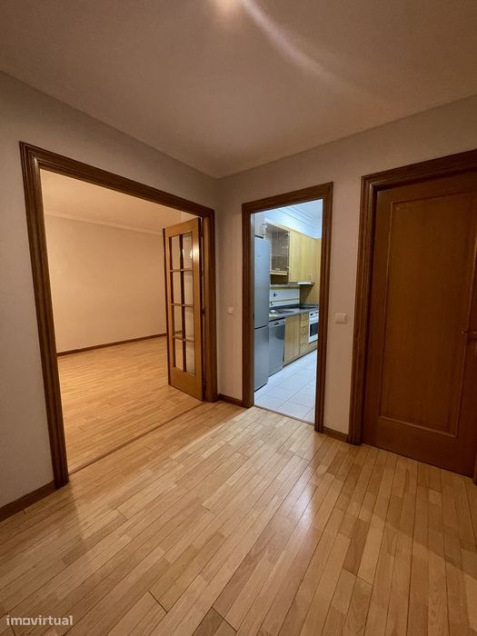 Arrendamento T1 na Rua Orfeão do Porto