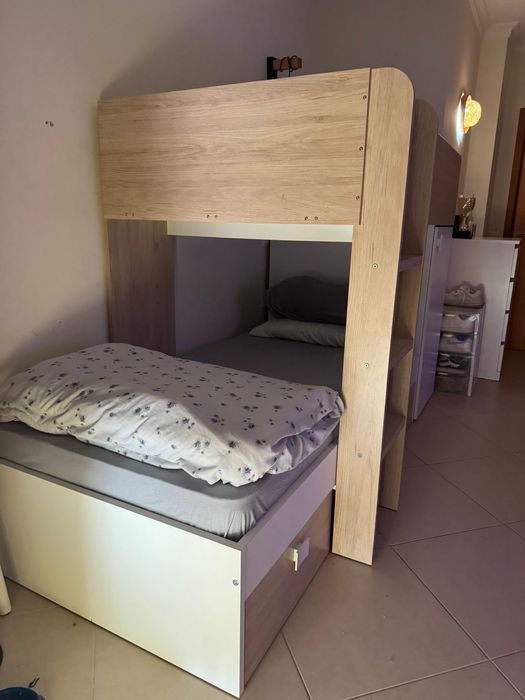 Cama tipo beliche / cama superior + inferior em ótimo estado