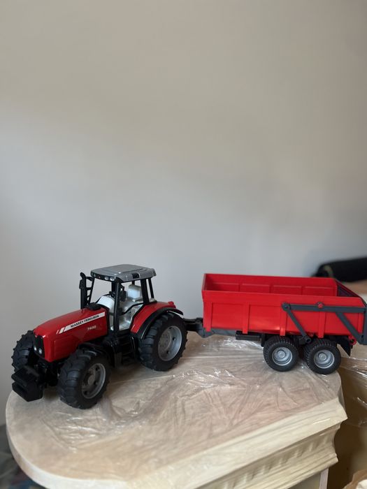 Трактор Bruder Massey Ferguson 7480 з причепом