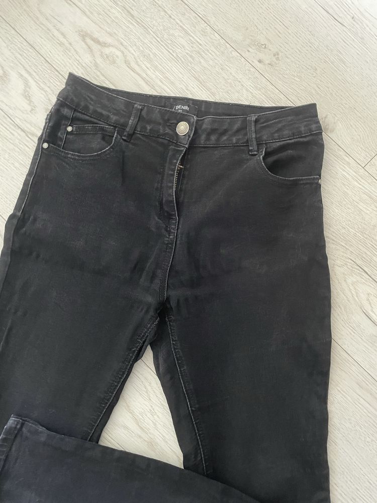 Czarne zwężane spodnie jeansowe jeansy damskie rozmiar M