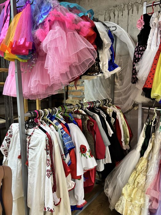 Розпродаж карнавальних костюмів