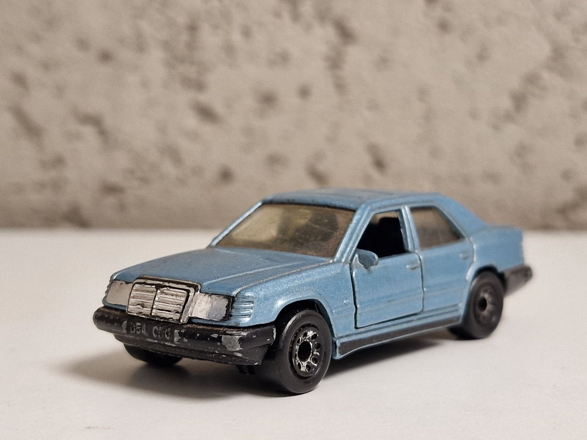 Matchbox Mercedes- Benz 300E