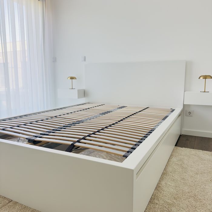 Cama Malm 140x200 com 2 gavetões e estrado