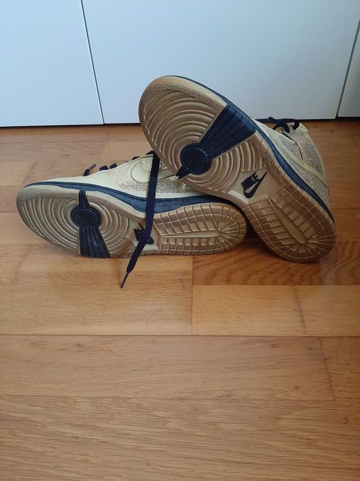 Ténis Nike dourados