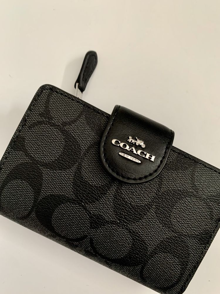 Середній чорний гаманець Corner Medium ZIP Wallet Coach