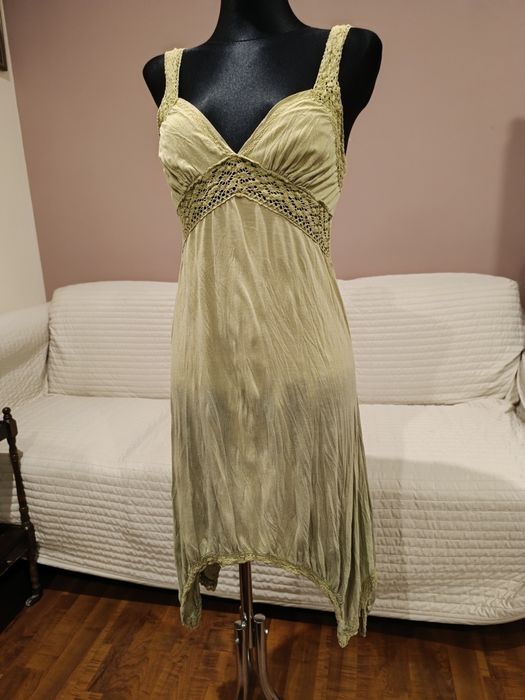 Zara, BY TRF, oliwkowa sukienka na szerokich ramiaczkach, rozm. M