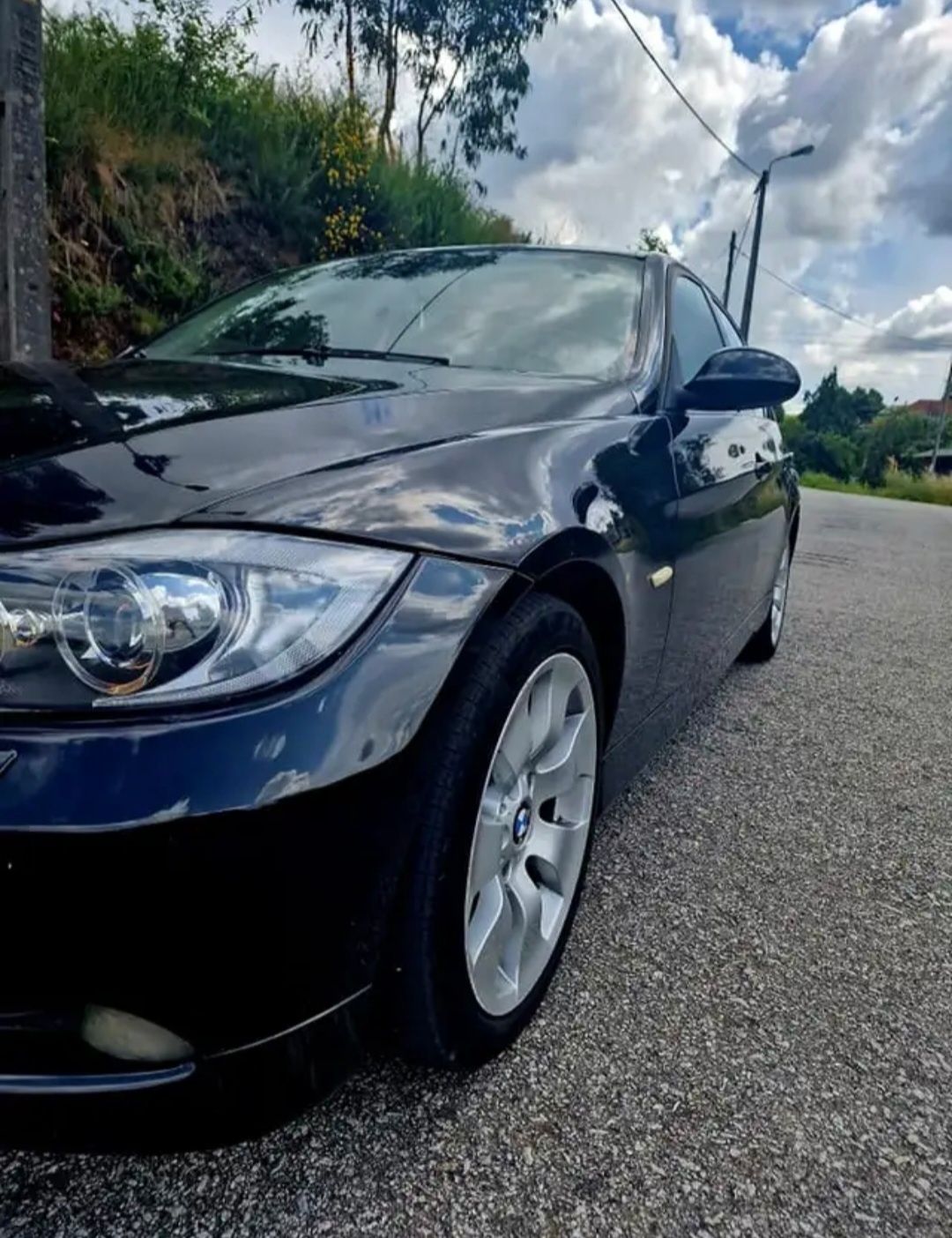 Vendo BMW 320 e90 caixa automatico em bom estado de pintura jantes 18