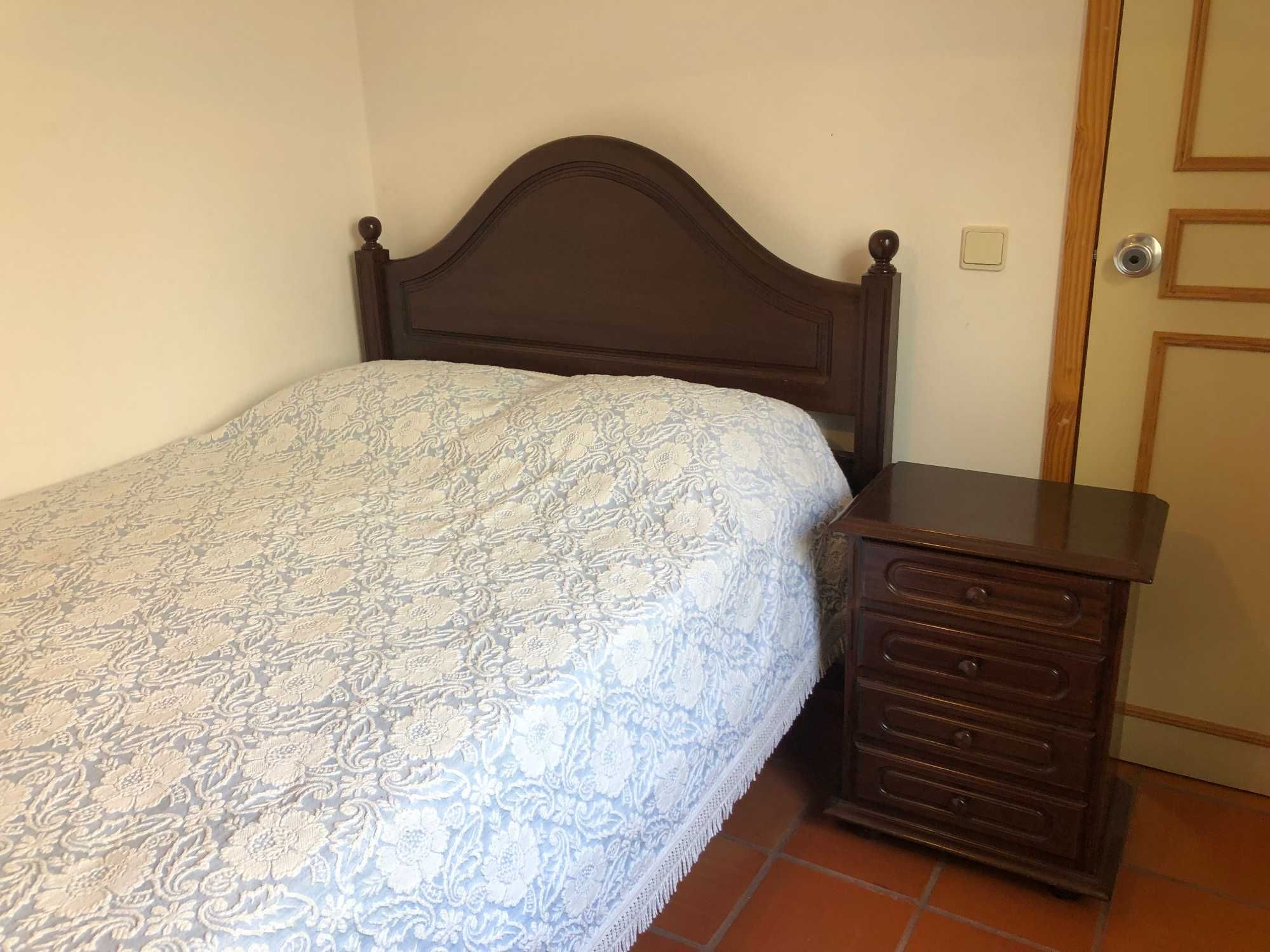 Cama e Mesinhas Cabeceira - Quarto Classico