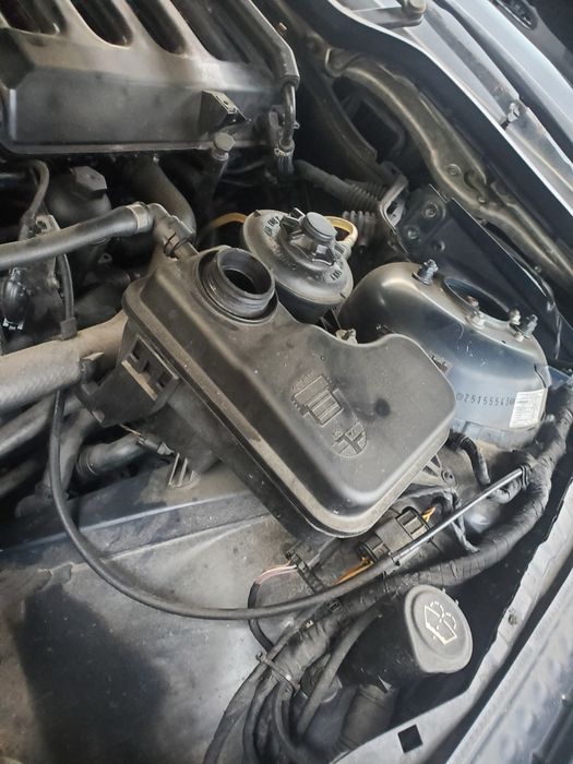 Бачок розширювальний БМВ Е53 Е60 Е65 Е70 Е71 Ф01 Ф10 Ф30. Бачок BMW