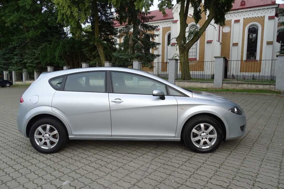 SEAT LEON 1.6 mpi benzyna  * * * NISKI PRZEBIEG * * * BENZYNA