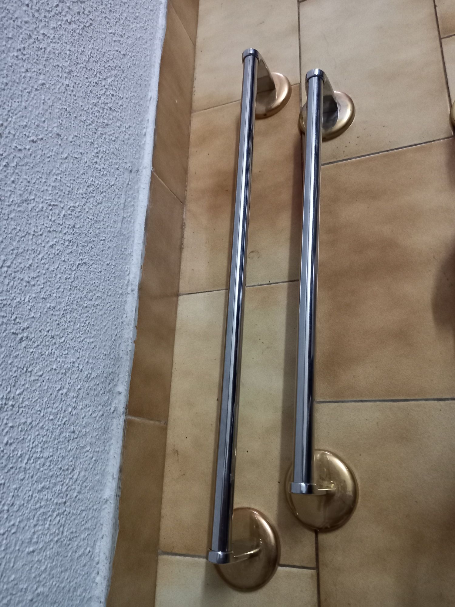 Vendo..utensílios para WC