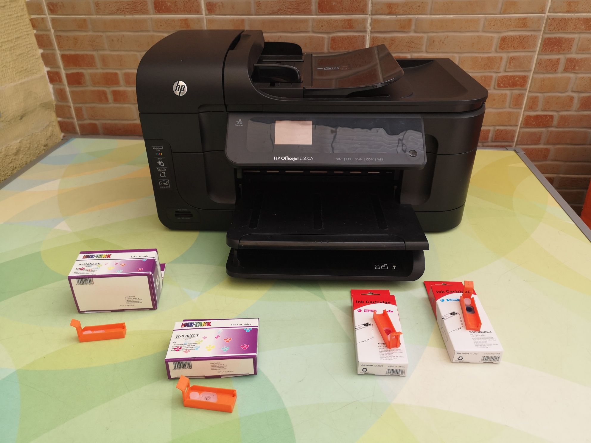 Impressora Hp Officejet 6500A avariada, com tinteiros novos