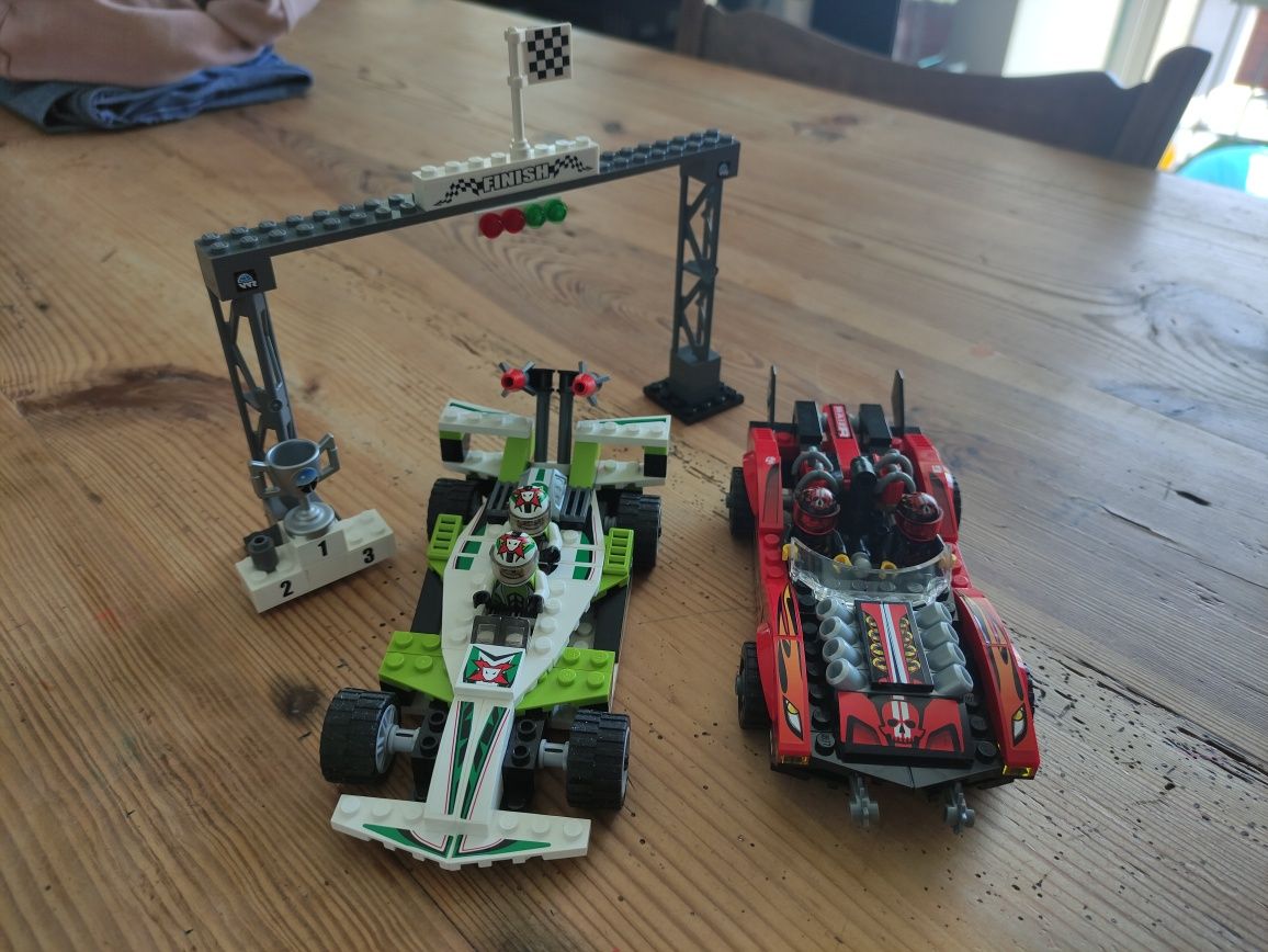 8898 LEGO world racers 2 samochody 4 ludziki