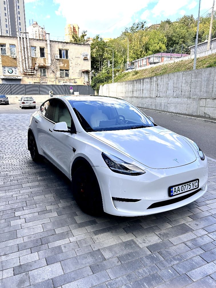 Tesla model Y 2022 рік long Range 82kw Dual  Motor