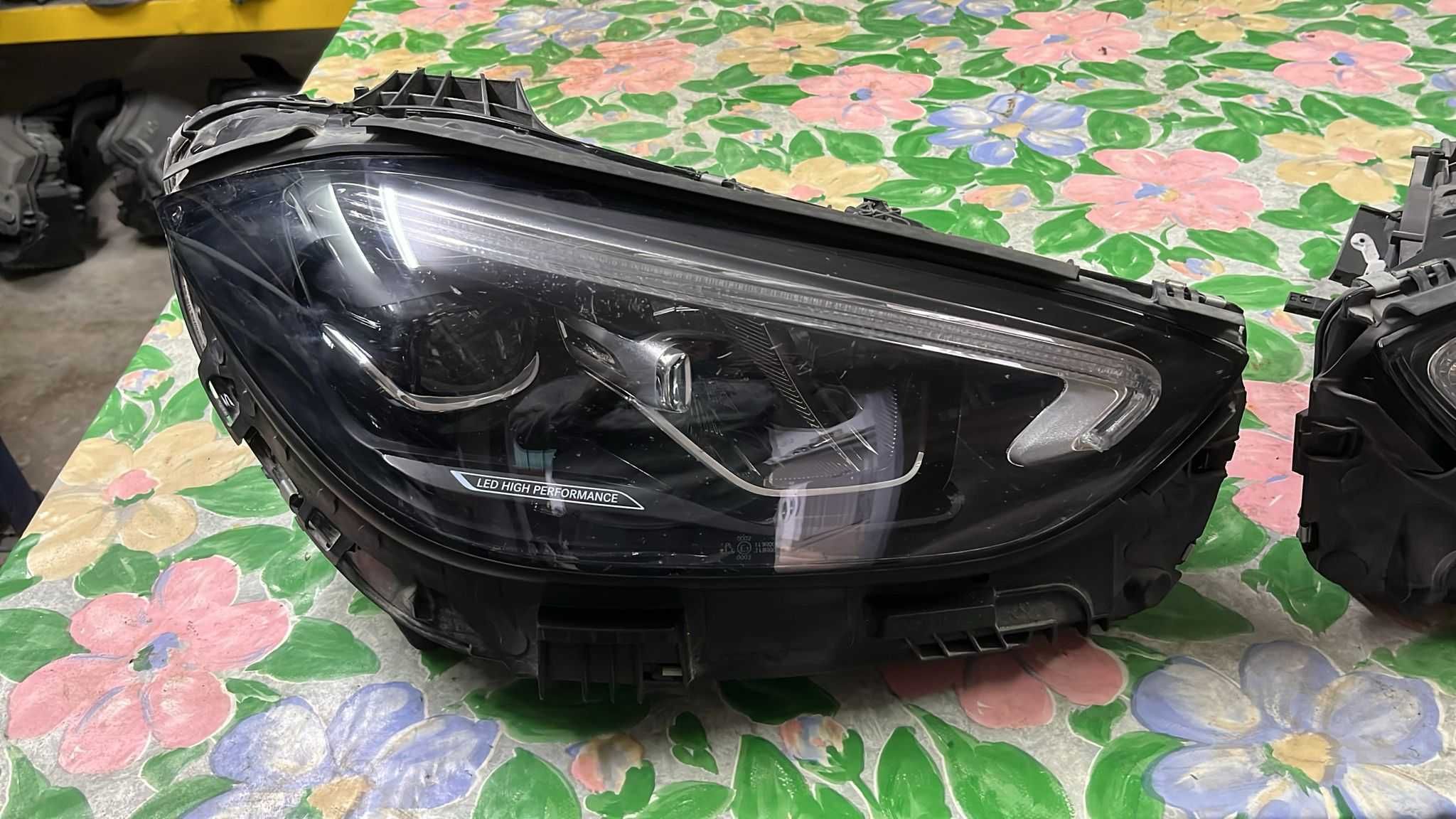 Par de Faróis frente Mercedes Class C W206