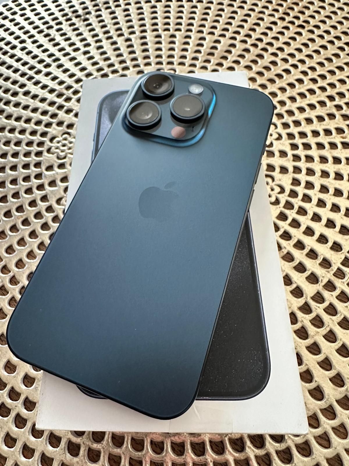 iPhone 15 pro 1 TB  stan idealny bateria 99%