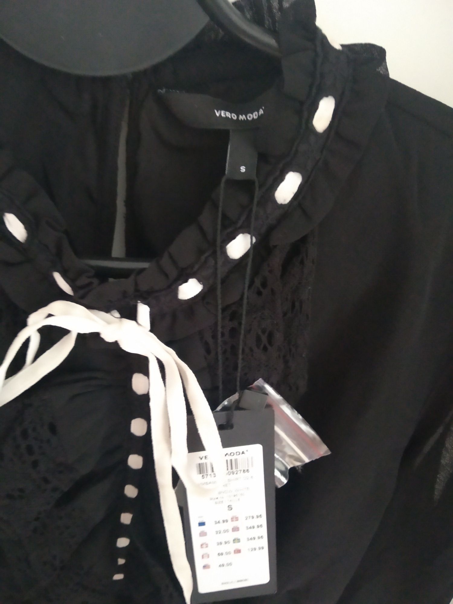 Bluzka czarna elegancka wiązana pod szyją Vero moda rozmiar S