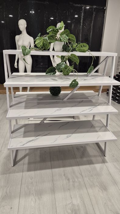 Expositor com 7 prateleiras