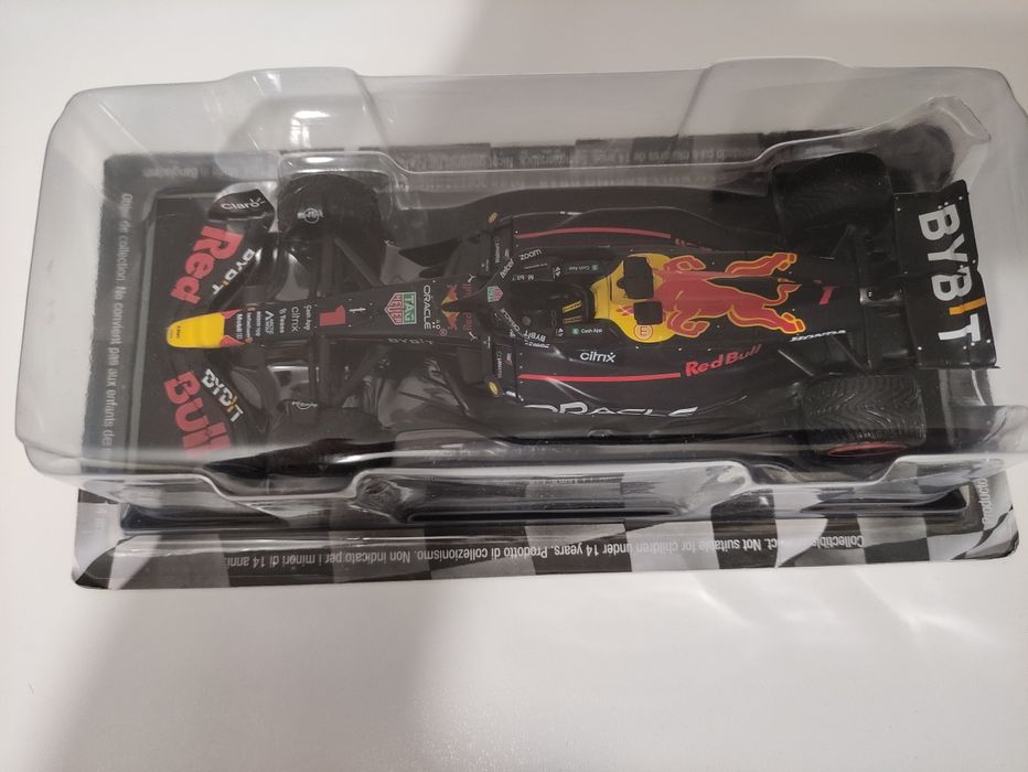 Legendarne bolidy formuły 1 Racing RB18