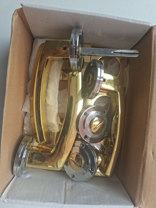 Продам ручки дверные