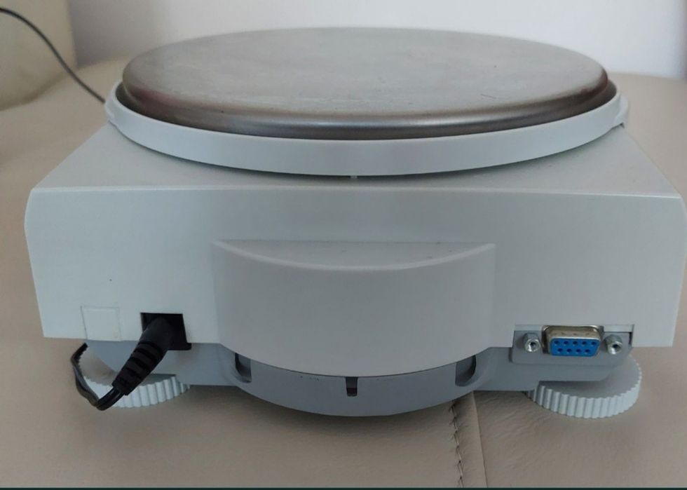 Waga elektroniczna laboratoryjna 
OHAUS PA 2102CM