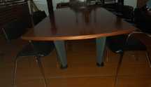 Mesa elegante de reuniões com 7+1 cadeiras