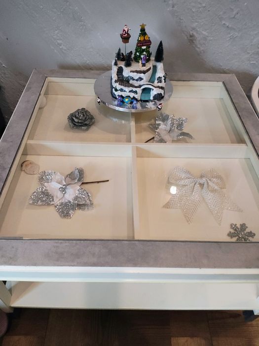 Stolik kawowy IKEA z 4 komorami szuflady