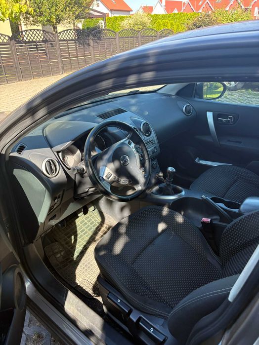Sprzedam-Nissan Qashqai pierwszy właściciel plus koła zimowe