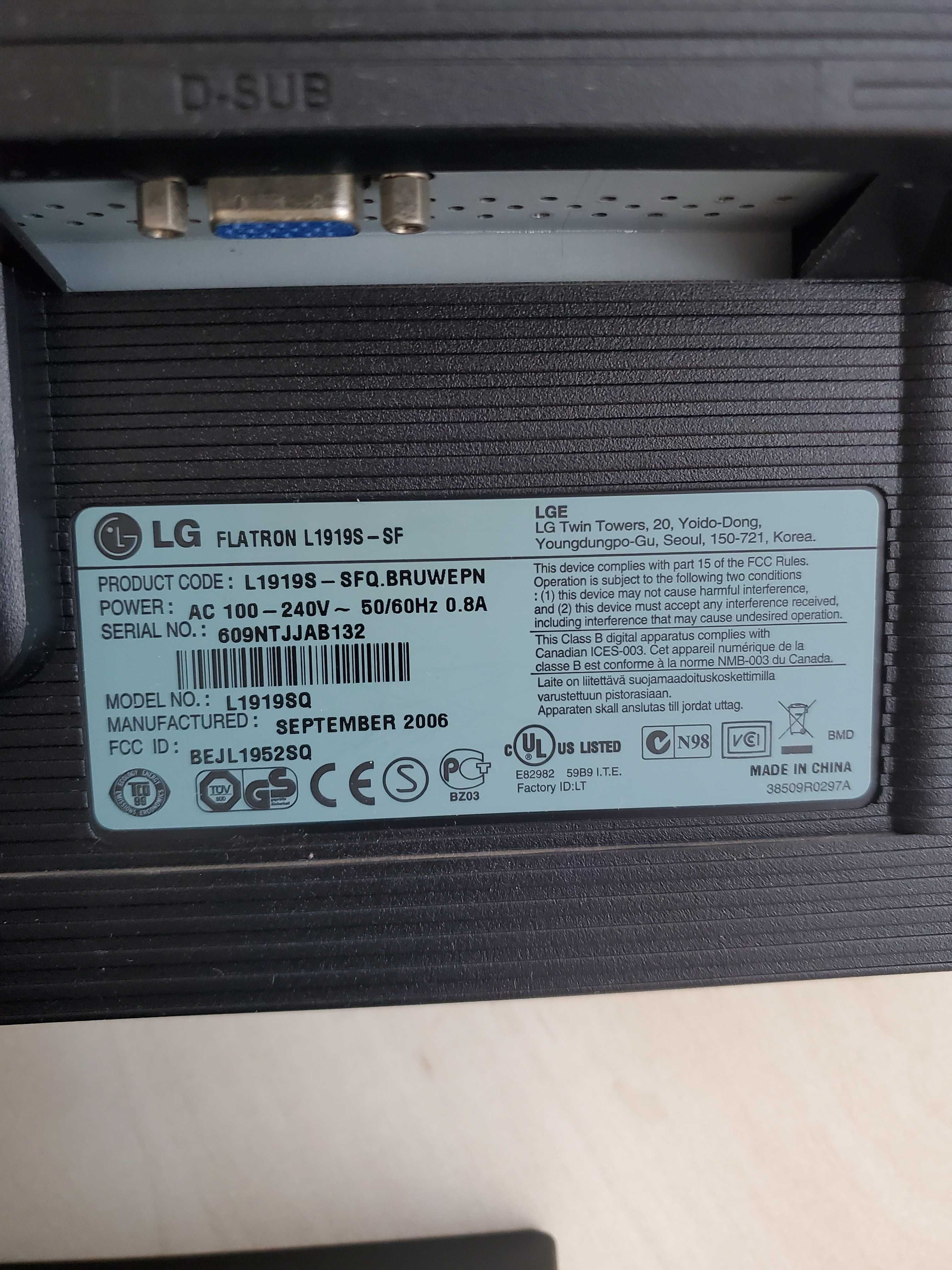 Монітор LG 19" Flatron  з клавіатурою/ мишкою