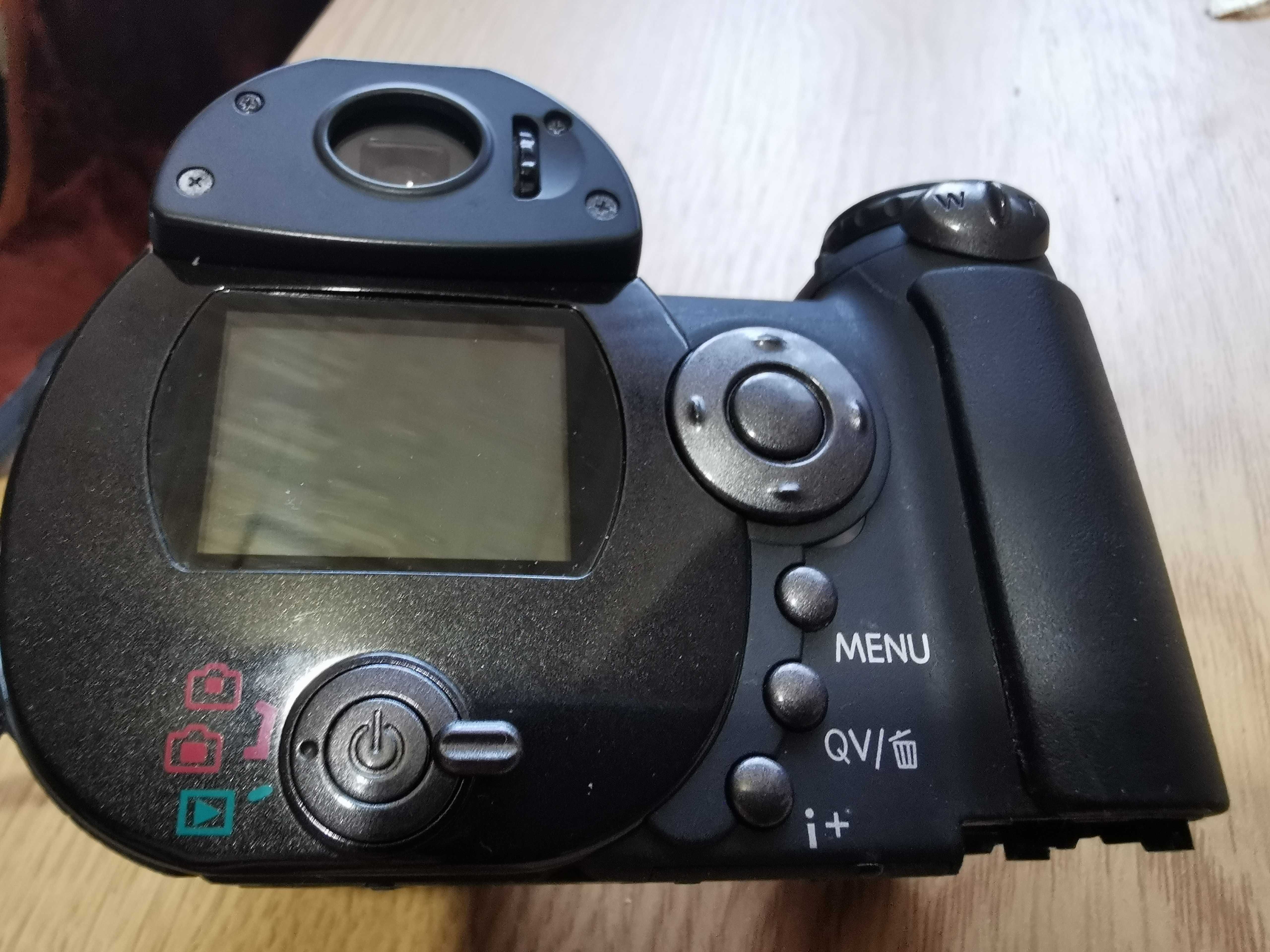 Sprzedam konica minolta z3 uszkodzona klapka bateri sprawny+etui