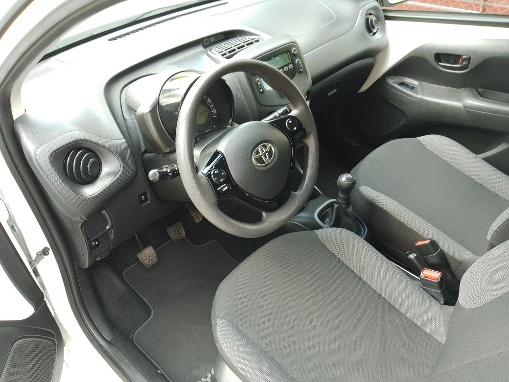 Toyota Aygo II lift Benzyna 2020 Ledy Klima Isofix