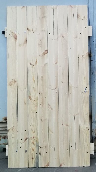 Drzwi piwniczne drewniane pełne