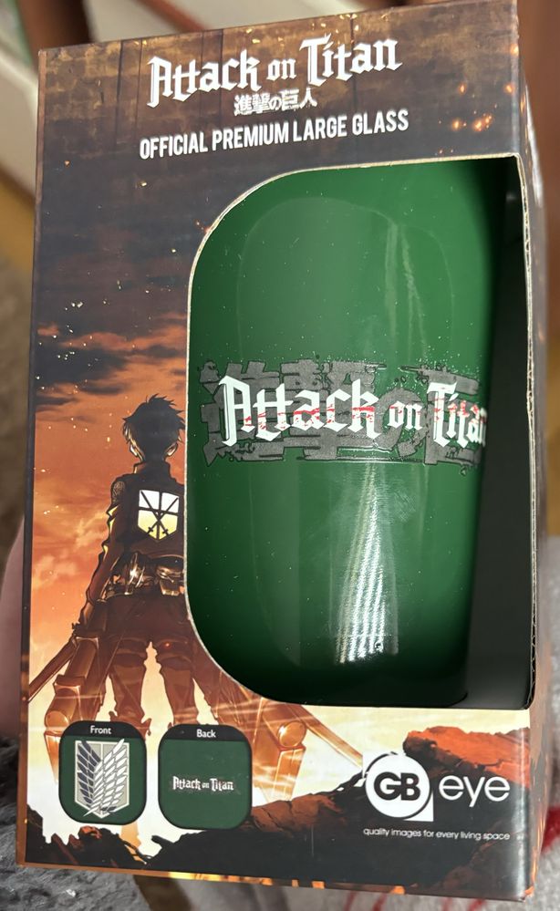 Duża szklanka Attack on Titan
