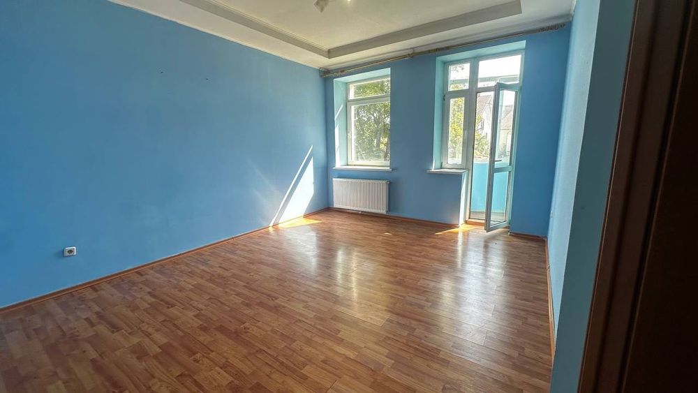 Продаж 1 км квартири в спальному районі міста