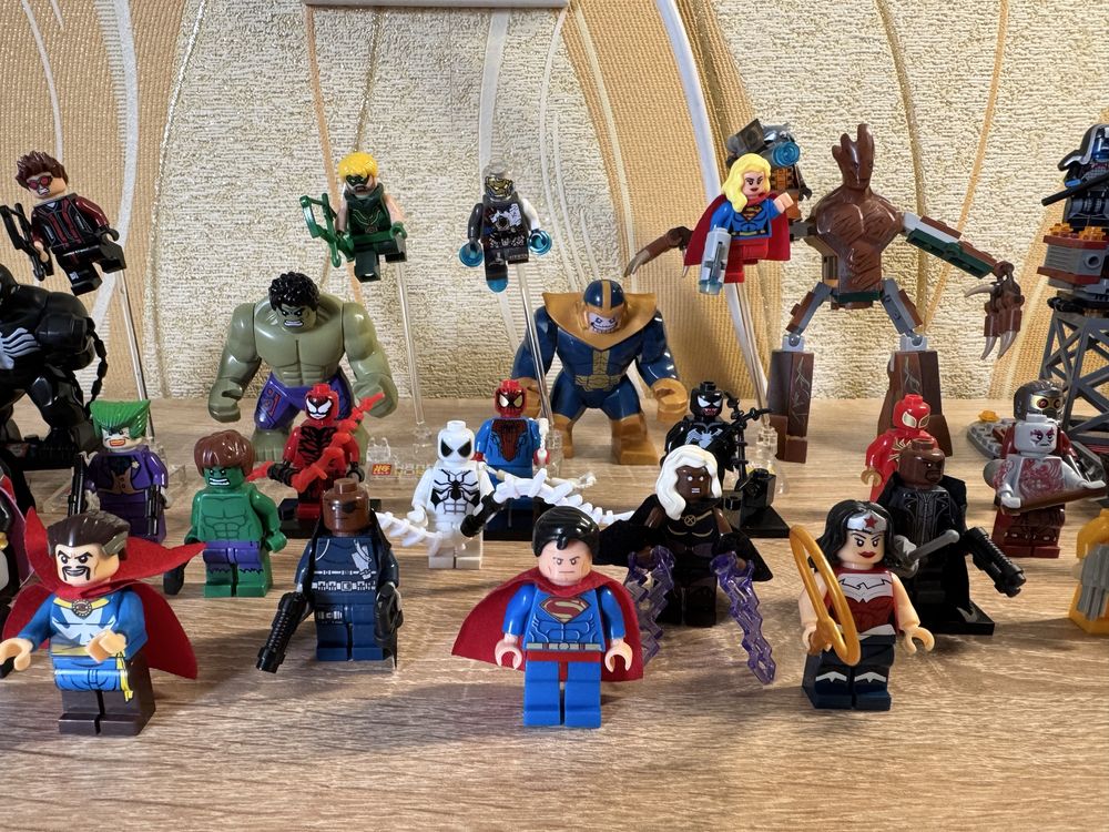 Продаються лего мініфігурки marvel