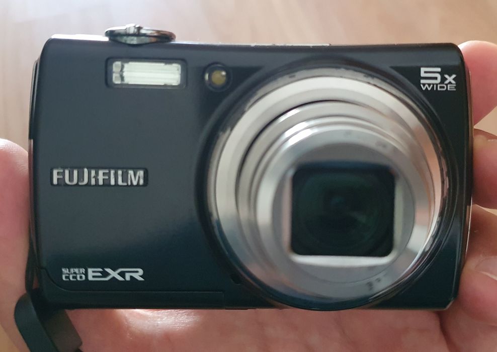 Fujifilm F200 EXR (Super CCD)