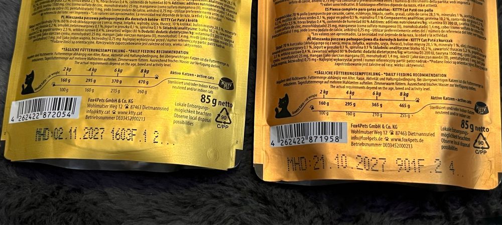 Dwie saszeteki dla kota Kitty Cat patè mokra karma królik i kurczak